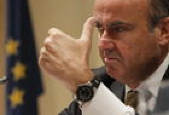 De Guindos dice que no hay más casos de tarjetas como las de Bankia