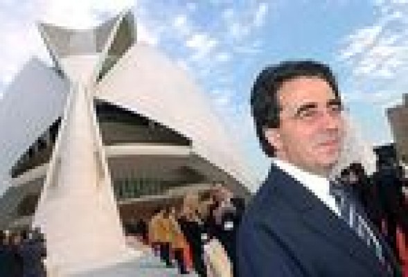Calatrava y la UTE pagan al Consell 331.000 euros por el trencadís del Palau