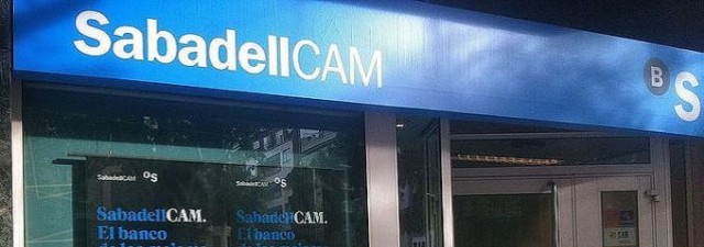 La paradoja de la CAM: los inversores en preferentes y subordinadas no pierden dinero