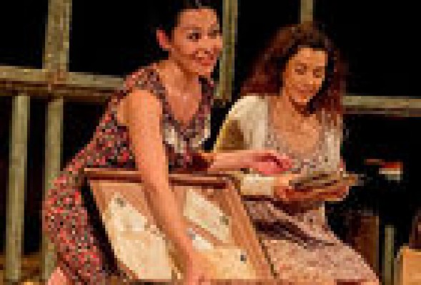 El exilio toma protagonismo en el teatro 'en estas fechas tan señaladas'