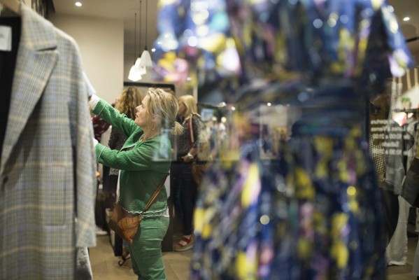 València debe poner fin a los maratonianos horarios comerciales

