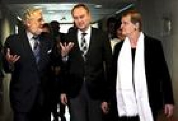 Las comisiones de Patrocini provocan el primer desencuentro entre Schmidt y Plácido