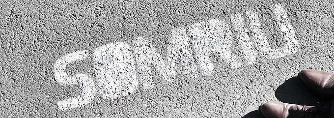 El movimiento ‘Te comería a versos' pinta las calles de Valencia