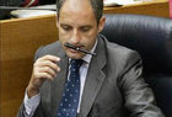 Català cree que Camps no debe dejar su escaño por la Fórmula 1 si no se le abre juicio oral