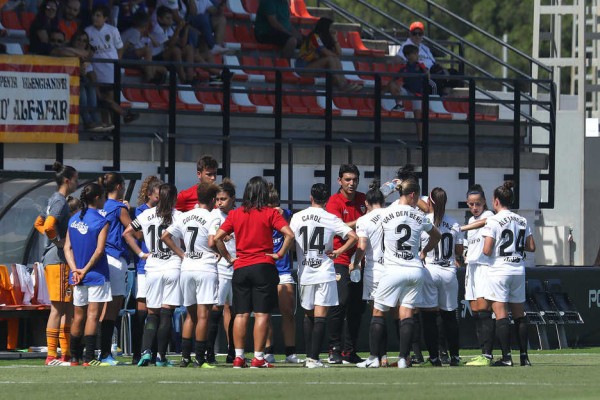 El VCF Femenino y el Antonio Puchades, frente al FC Barcelona
