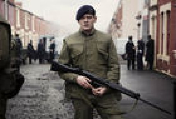 Estrenos de la semana: '71': una incursión cámara en mano en los disturbios de Belfast 