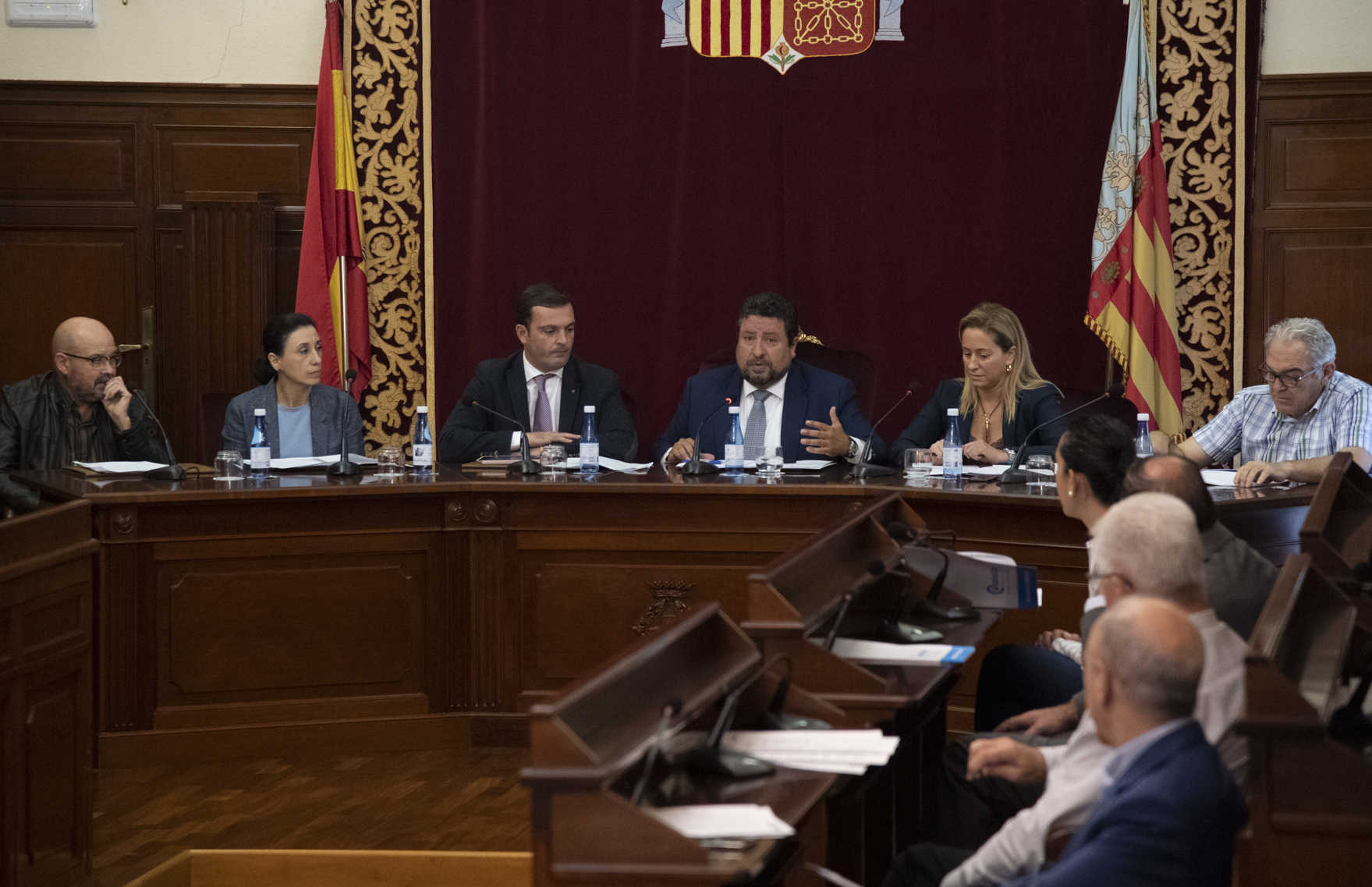 El presidente de la Diputación de Castellón, Javier Moliner, en el centro, en una imagen de archivo. - 