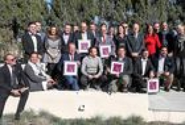 Paula Vázquez, madrina en la presentación de las clínicas valencianas Eva