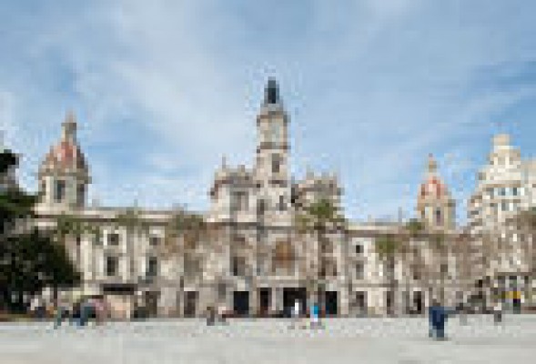 Los comerciantes vuelven a plantear la remodelación de la Plaza del Ayuntamiento