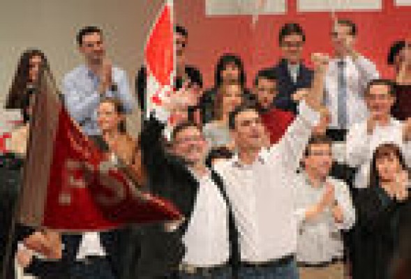 El PSOE se compromete a crear un fondo para parados de más de 45 años y a frenar los desahucios