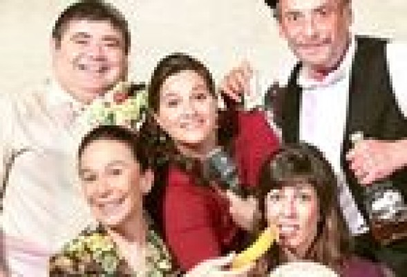 'L'Alqueria Blanca' llena el teatro de Catarroja