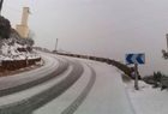 La nieve ya afecta a la circulación en 16 carreteras de red valenciana