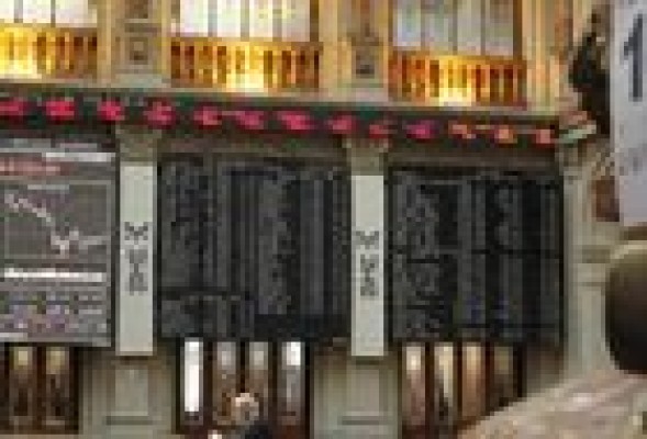La CNMV tiene sobre la mesa cinco propuestas para salir a bolsa
