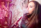 Fumar en shisha: las discotecas valencianas destapan la fiebre por la cachimba
