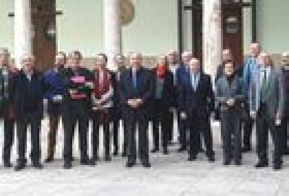 Una plataforma civil contra la corrupción propone castigar al corruptor con diez años sin ningún contrato público