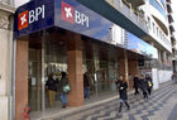 CaixaBank lanza una OPA sobre BPI para alcanzar la mayoría del capital