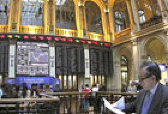 La bolsa española presenta tablas al cierre, mientras la prima roza los 125 puntos básicos