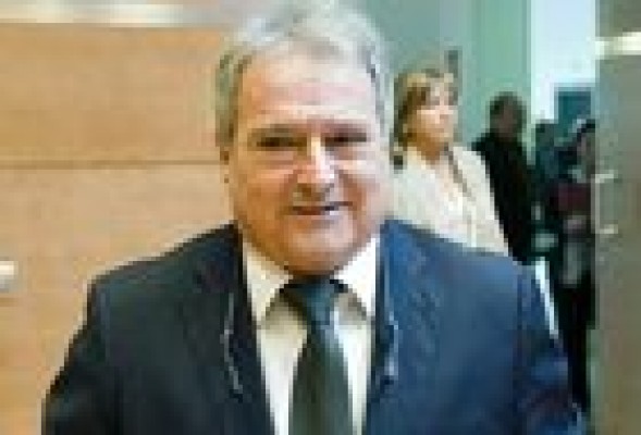 Rus, dispuesto a aplazar su tele a después de elecciones