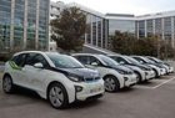 BMW entrega cinco BMW i3 a Iberdrola en su compromiso por la movilidad sostenible