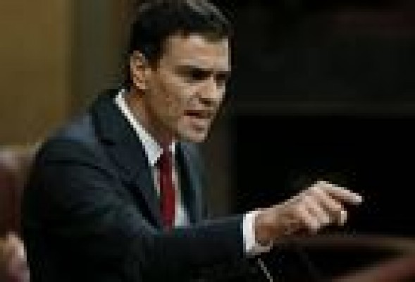 Sánchez reprocha a Rajoy que su regeneración es romper a martillazos el PC de Bárcenas