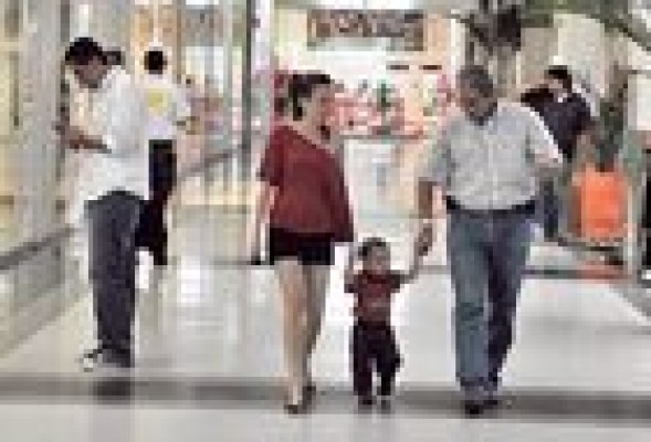 Los centros comerciales elevan sus ventas un 5% en 2014 más de 38.000 millones