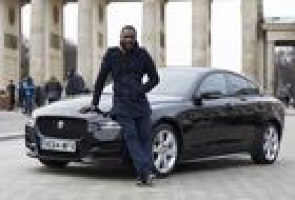 Idris Elba demuestra en un viaje épico que el Jaguar XE es tan eficiente como deportivo