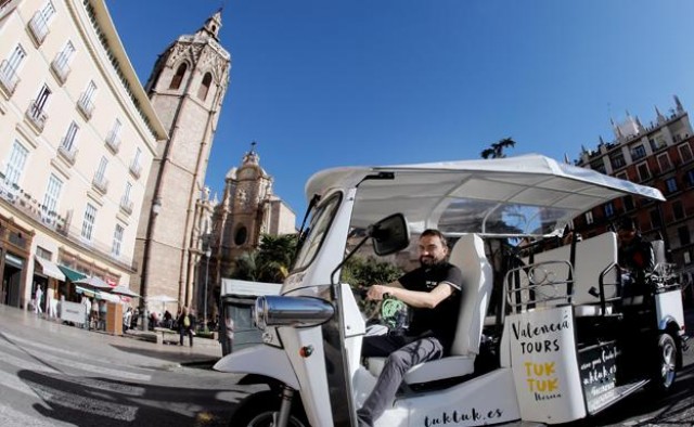 La moda del tuk tuk aterriza en València con 