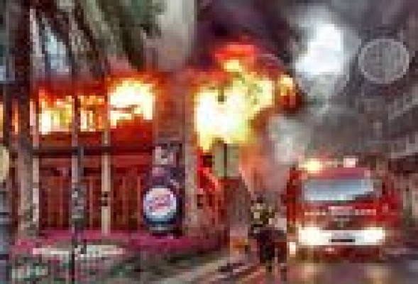 Un incendio en una cafetería colapsa la Plaza de la Reina