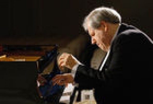 Sokolov agranda su leyenda en Valencia con seis bises en el concierto que abre su gira española