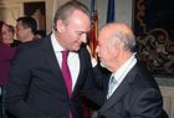 Génova duda en Alicante: regeneración o un candidato de 70 años sin el respaldo de las bases