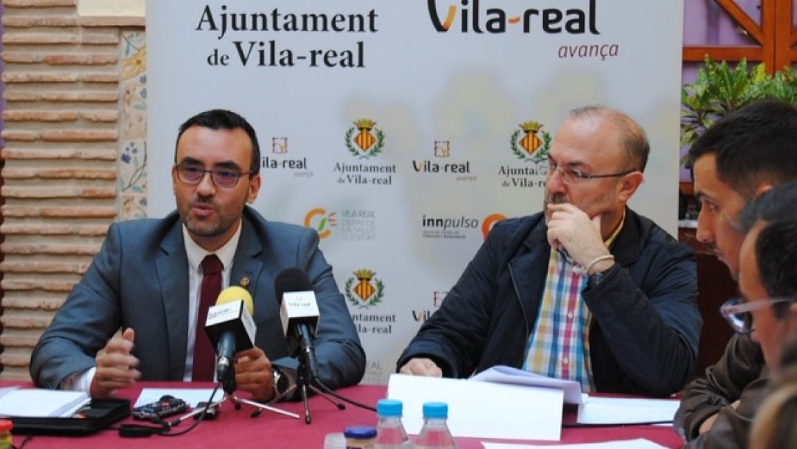 El alcalde José Benlloch y el concejal Emili Obiol, artífices del nuevo servicio de movilidad en la ciudad. - 