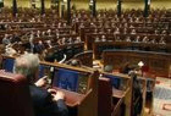 PP, PSOE y nacionalistas rechazan apoyar la supresión de coches oficiales y de viajes en preferente