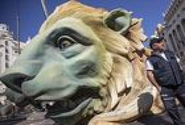 Las Fallas podrían estar pasadas por agua y ser más frescas de lo normal