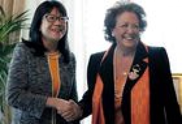 Lay Hoon se reúne por primera vez con Rita Barberá en el Ayuntamiento