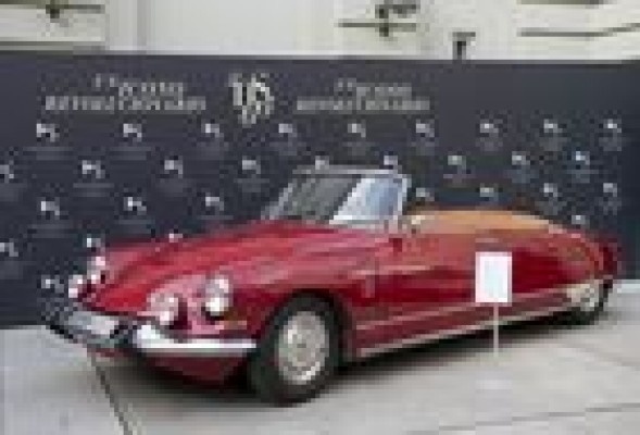 La nueva marca DS inaugura una exposición fotográfica en homenaje al DS 'Tiburón'