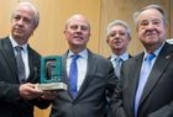 La FEBF premia a EFPA España por su contribución a la divulgación financiera