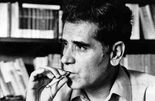 Escuela de mandarines de Miguel Espinosa es un ejercicio de brutalismo literario