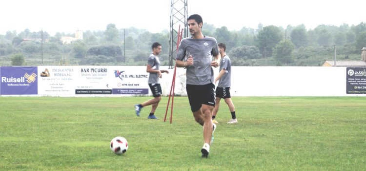 El futbolista Theo García, durante un entrenamiento. - 