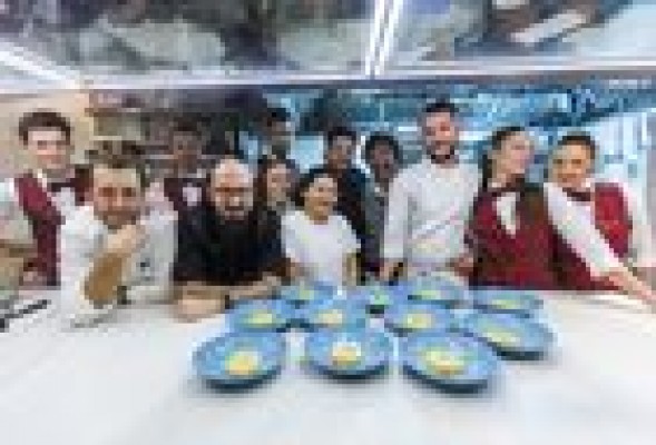 Cenar y tomar una copa durante los castillos es posible en Al Tun Tun
