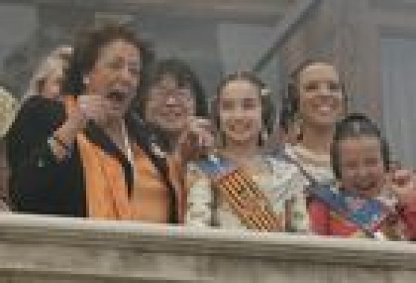 Los balcones vip de la Plaza del Ayuntamiento para ver la mascletà