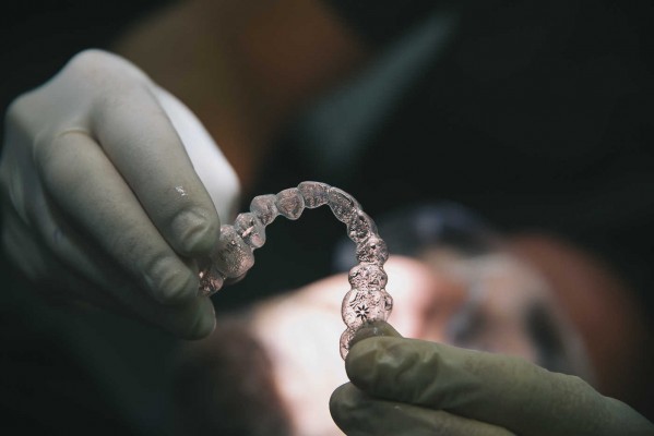 La ortodoncia invisible gana terreno 
a los aparatos de dientes convencionales