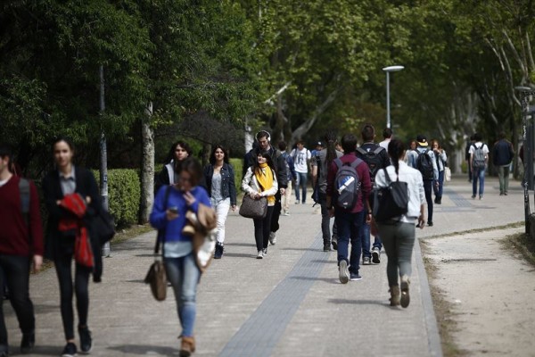 La sociedad española en 2050 estará muy cualificada con un tercio de titulados superiores