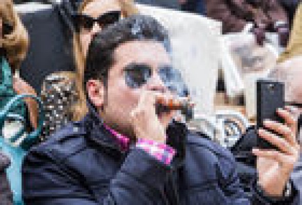 Toros, 'selfies' y petardos: Los famosos que se dejaron ver por la Feria de Fallas
