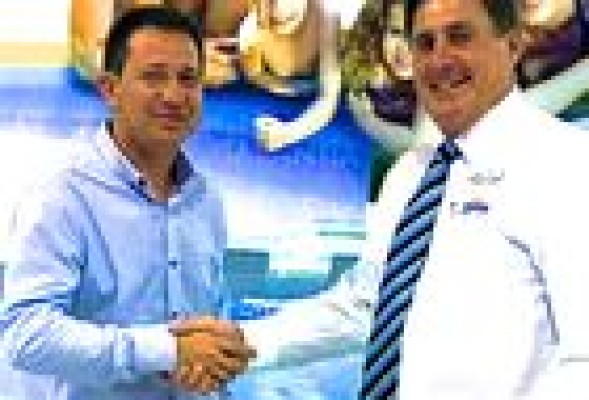 Un empresario quebrado se recicla en fabricante de piscinas y exporta el 80% de su producción a Europa 