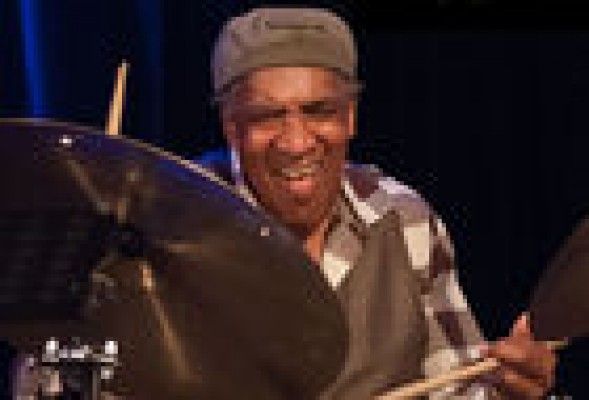 Al Foster homenajea a Blakey en el Jimmy Glass