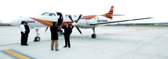 La empresa de transporte aéreo Aeronova, vinculada al grupo Suñer, amplía en 400.000 euros su capital 