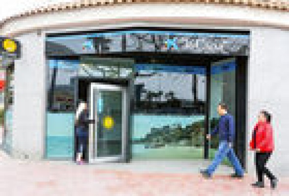 Nace HolaBank, la nueva marca de CaixaBank para tratar de captar a los clientes internacionales