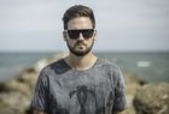 El dj valenciano Edu Imbernon remata su vertiginosa carrera 'fichando' por el festival Coachella