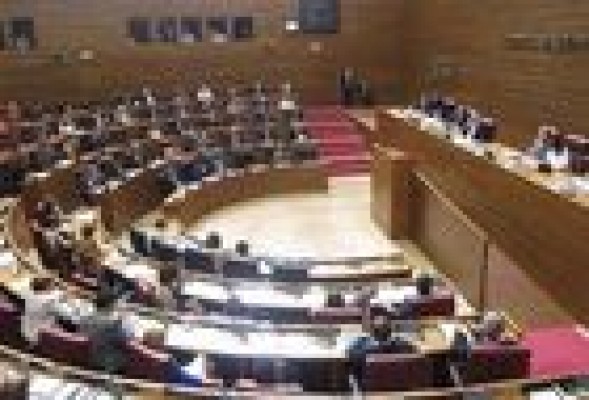 Les Corts aprueban la ley que regula las ayudas a sindicatos y patronal y su participación institucional