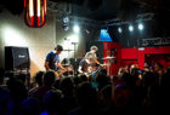 Sala 16 Toneladas: la música que suena al otro lado del río (Turia)